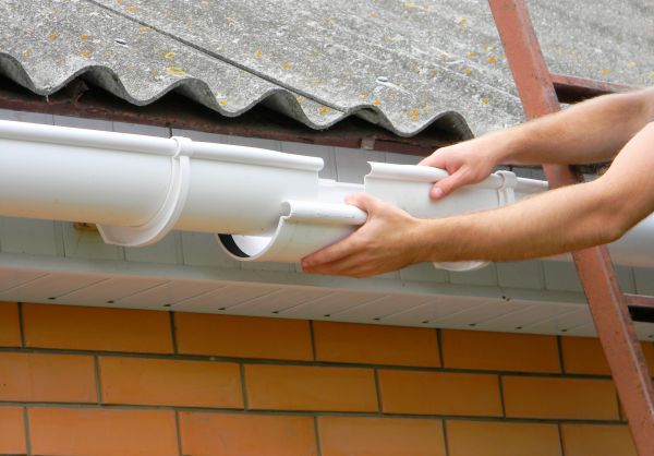Gutter Hanging in Kenner